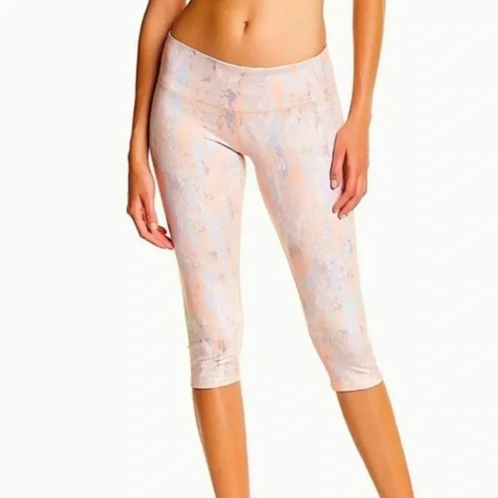 Alo Yoga Abstract Pattern Crop Leggings Size XS